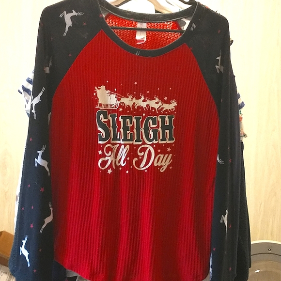 No Boundaries Junior's Christmas Top - Picture 1 of 3